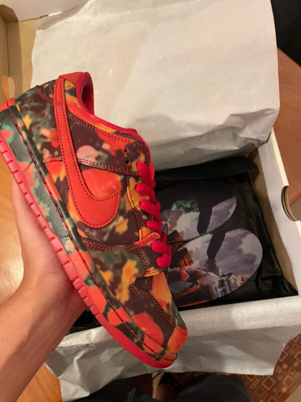 Nike SB Dunk Low The Wizard of Oz Poppy Field